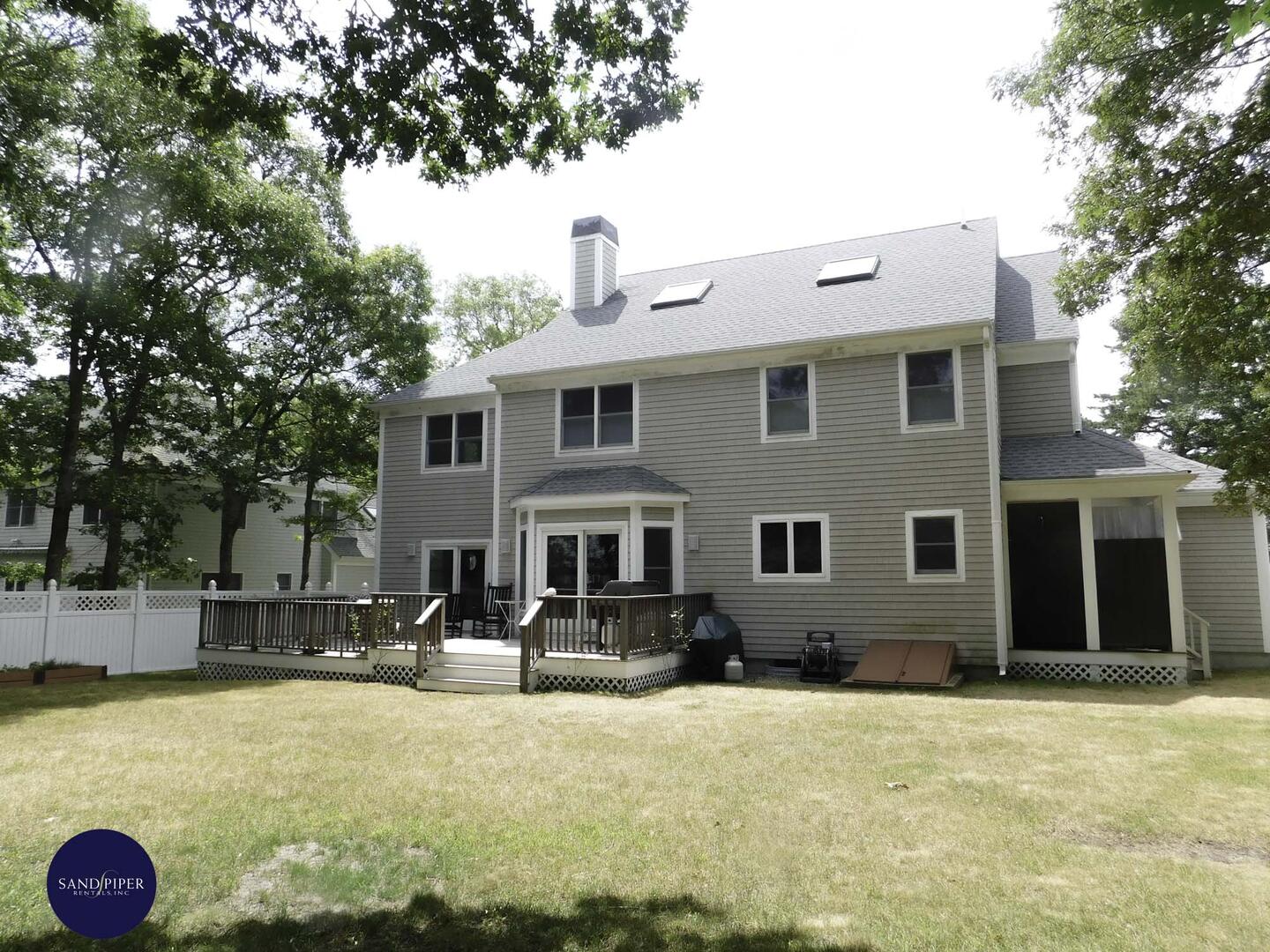 Cape Cod Home 995411