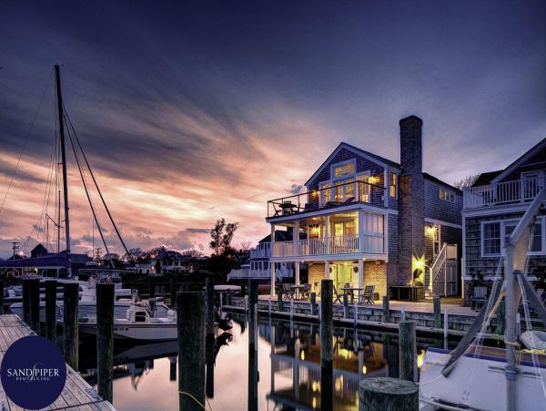 Cape Cod Home 995412
