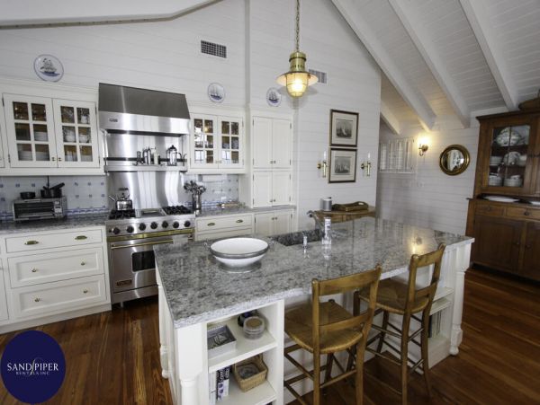 Cape Cod Home 995412