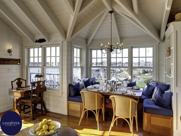 Cape Cod Home 995412
