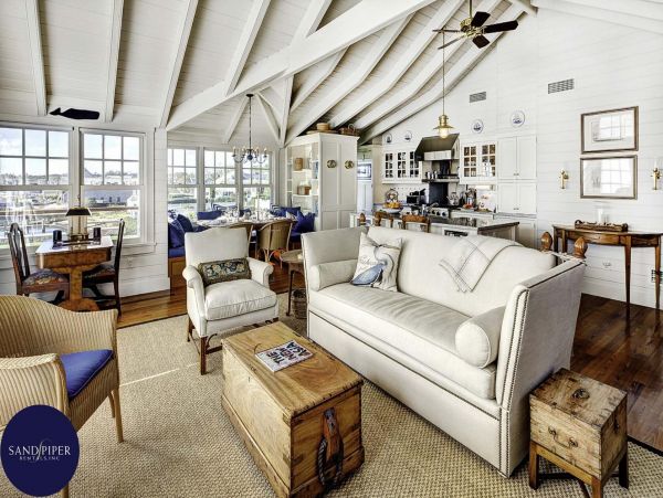 Cape Cod Home 995412