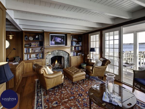 Cape Cod Home 995412