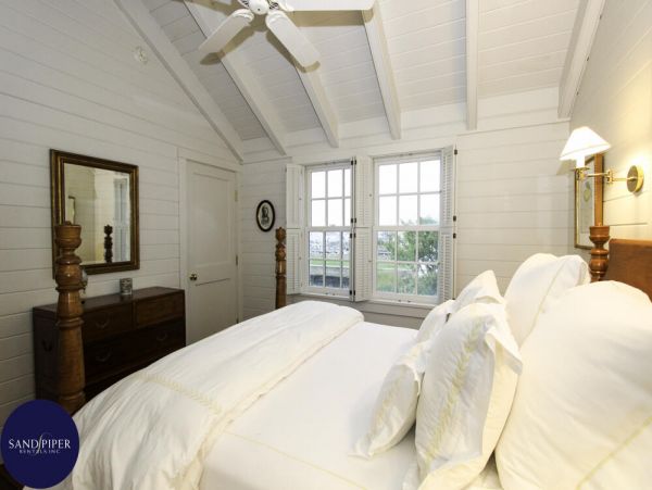 Cape Cod Home 995412