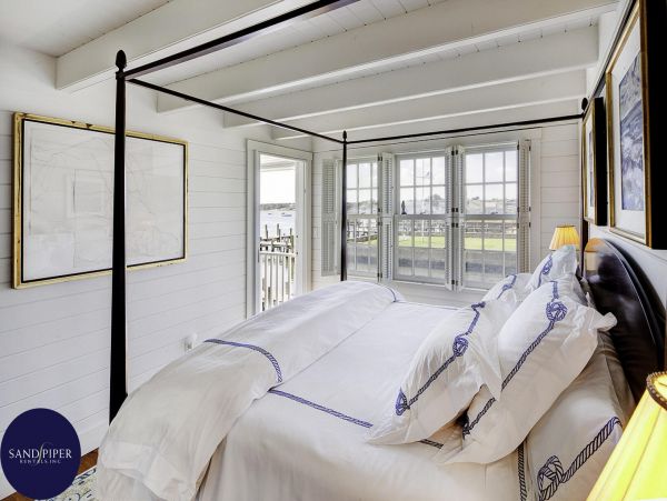 Cape Cod Home 995412