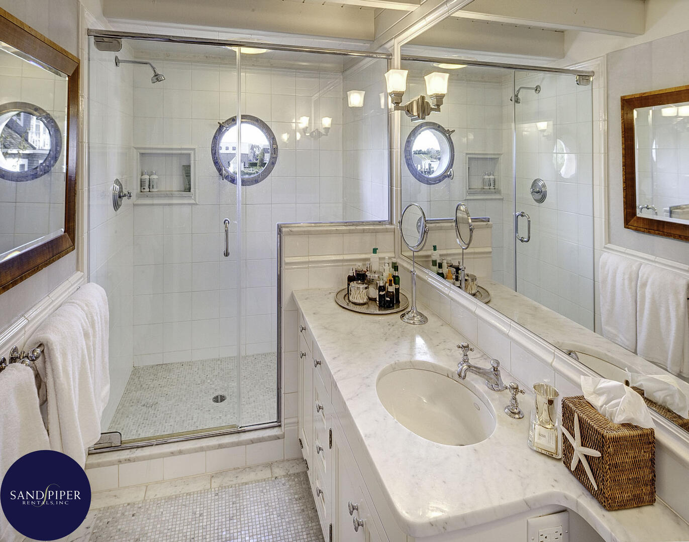Cape Cod Home 995412