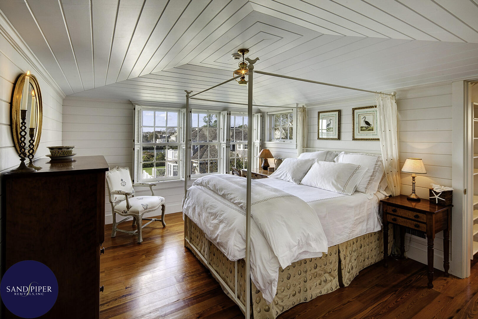 Cape Cod Home 995412
