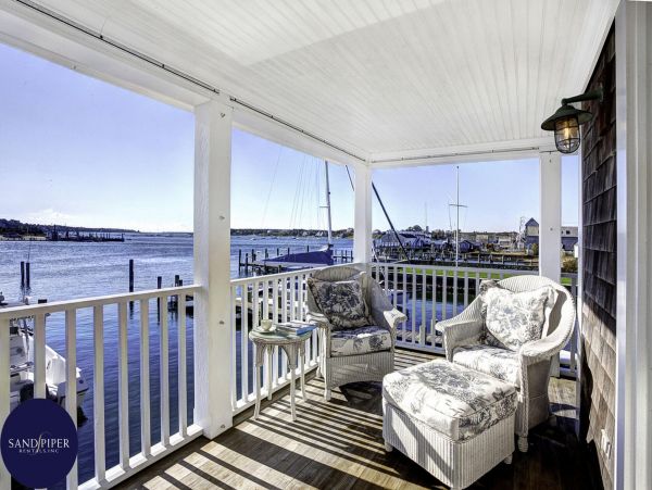 Cape Cod Home 995412