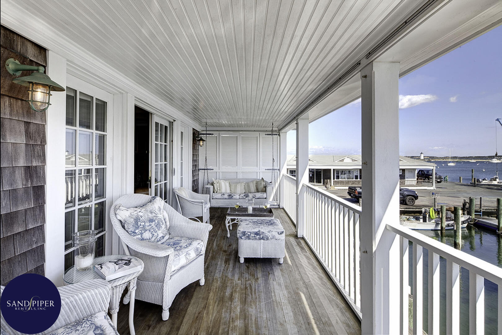Cape Cod Home 995412