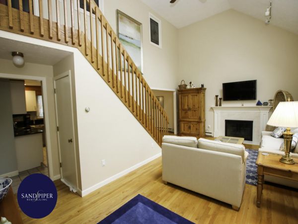 Cape Cod Home 995413