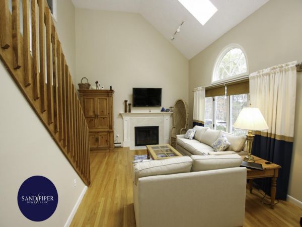 Cape Cod Home 995413