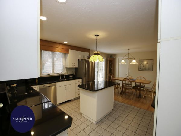 Cape Cod Home 995413