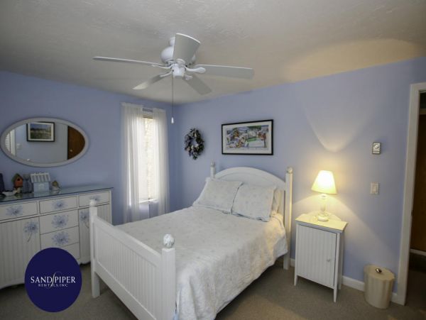 Cape Cod Home 995413