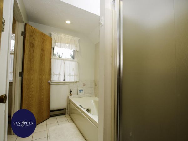 Cape Cod Home 995413