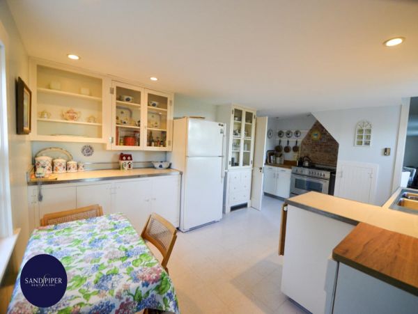Cape Cod Home 995415