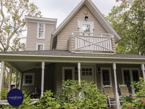 Cape Cod Home 995416