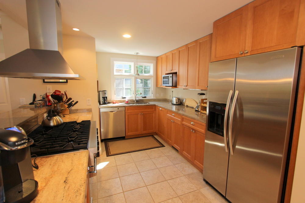 Cape Cod Home 995416