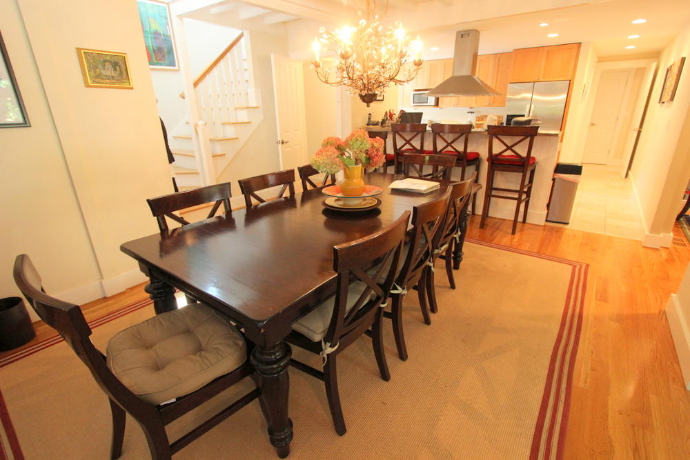 Cape Cod Home 995416
