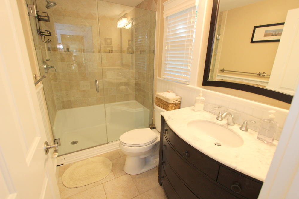 Cape Cod Home 995416