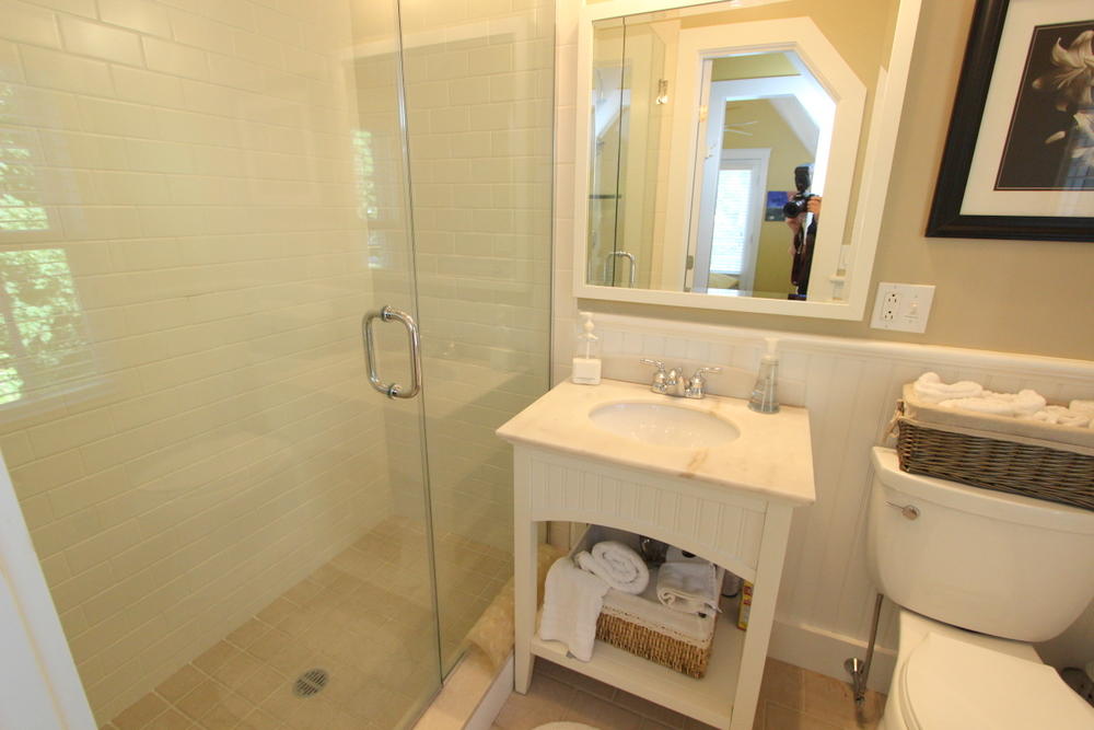 Cape Cod Home 995416