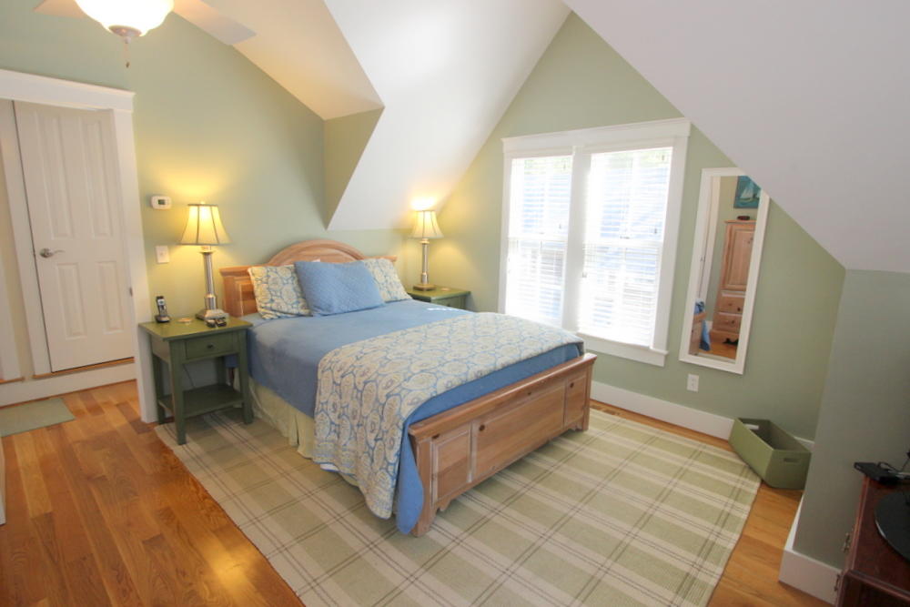 Cape Cod Home 995416