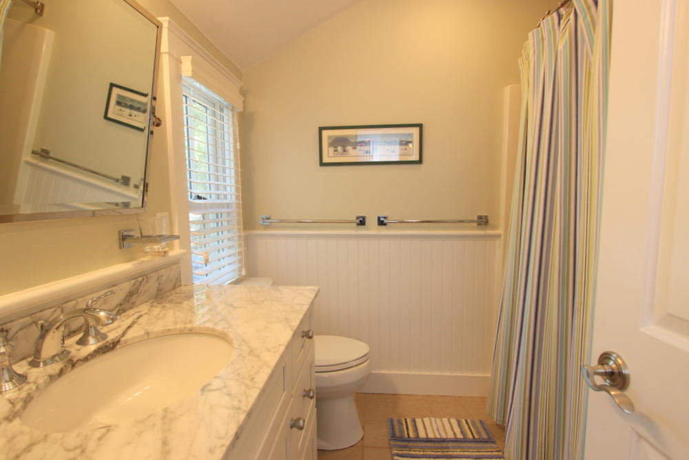 Cape Cod Home 995416