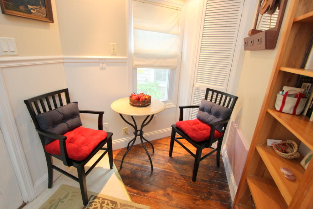 Cape Cod Home 995416