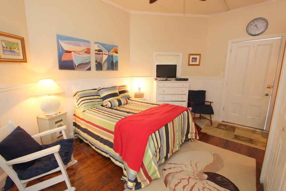 Cape Cod Home 995416