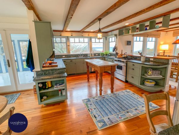 Cape Cod Home 995417