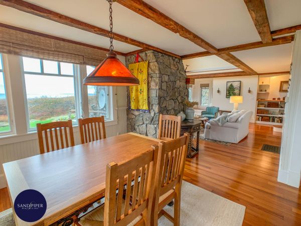 Cape Cod Home 995417