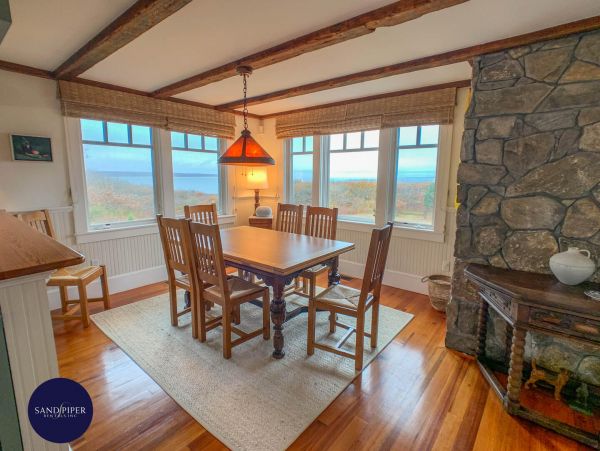 Cape Cod Home 995417