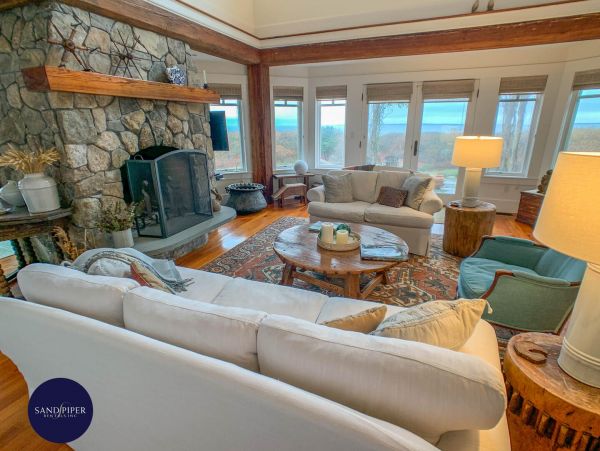 Cape Cod Home 995417