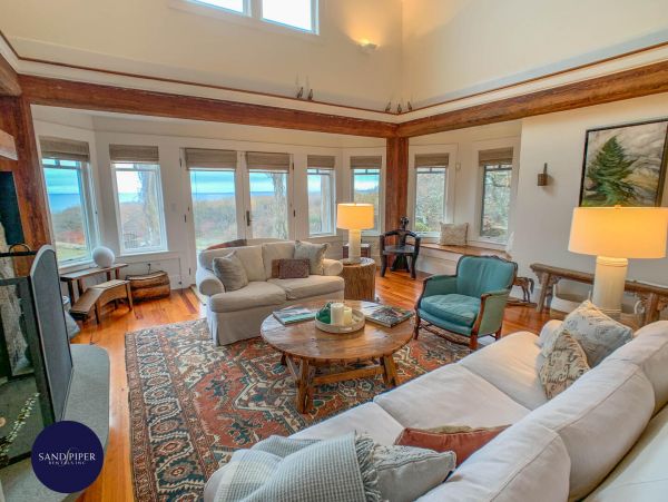 Cape Cod Home 995417