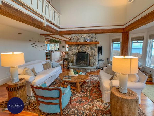Cape Cod Home 995417