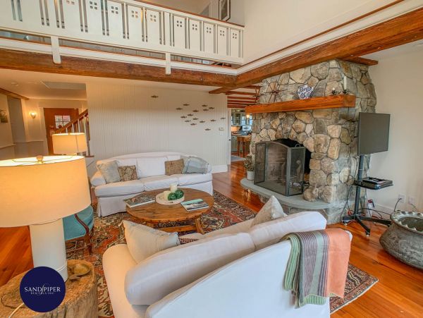 Cape Cod Home 995417