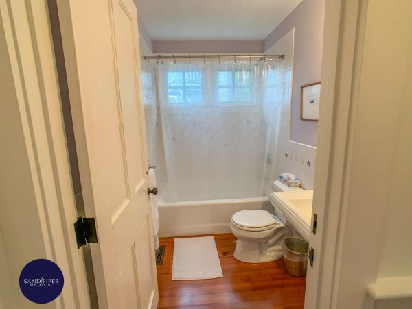 Cape Cod Home 995417