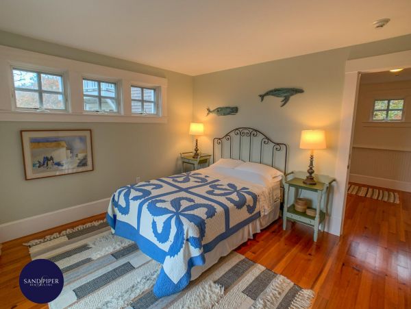 Cape Cod Home 995417