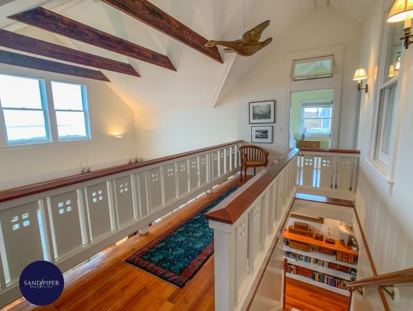 Cape Cod Home 995417