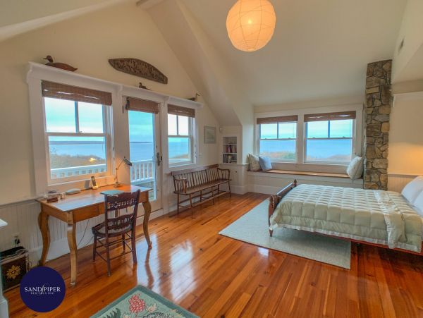 Cape Cod Home 995417