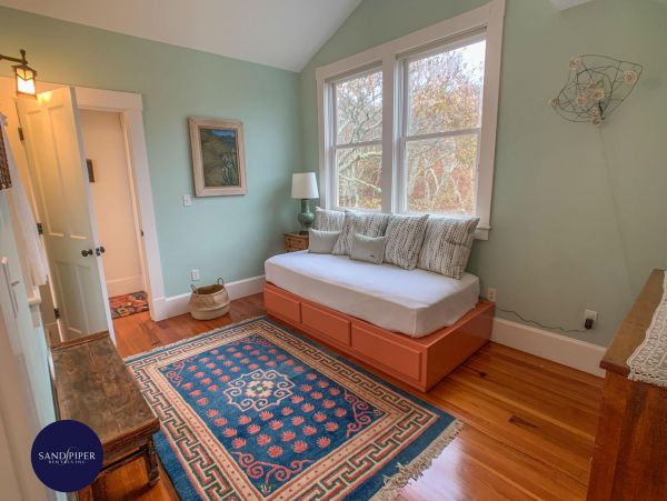 Cape Cod Home 995417