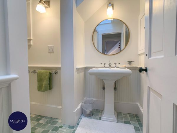 Cape Cod Home 995417