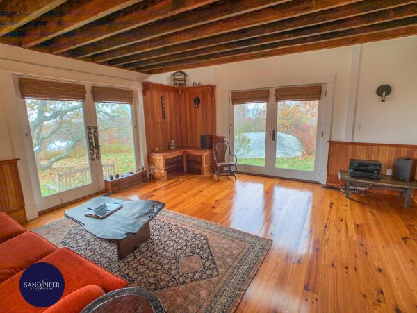 Cape Cod Home 995417