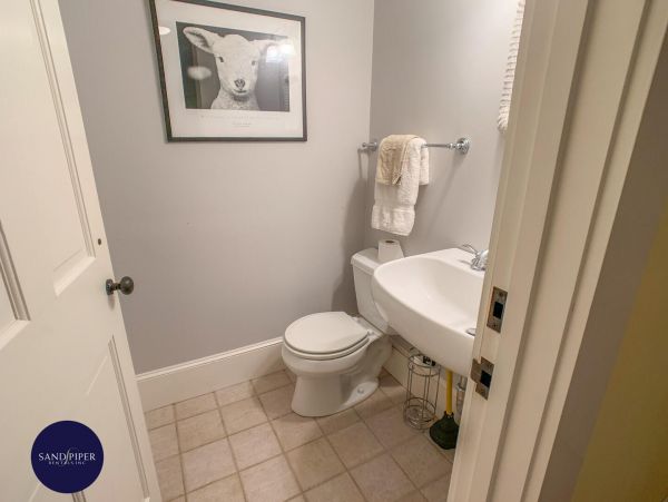 Cape Cod Home 995417