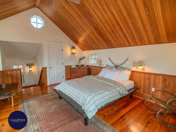 Cape Cod Home 995417