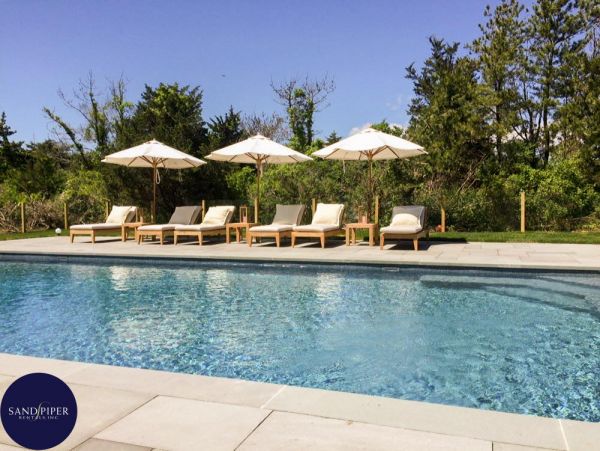 Cape Cod Home 995418
