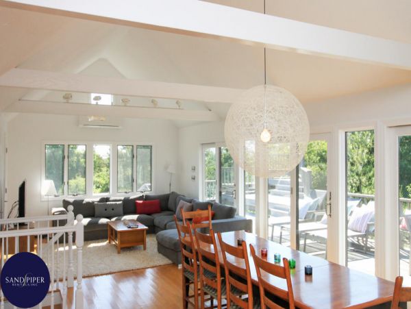 Cape Cod Home 995418