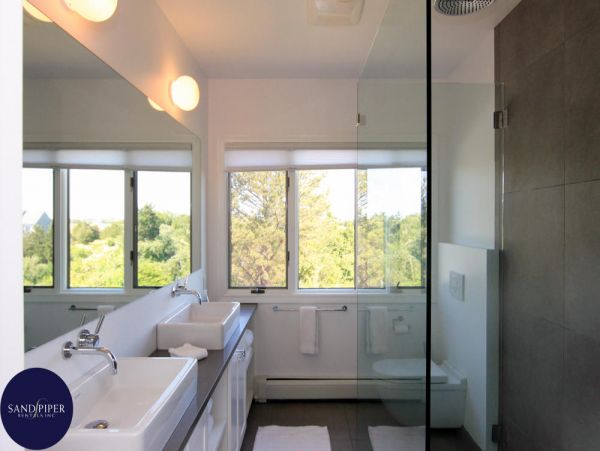 Cape Cod Home 995418