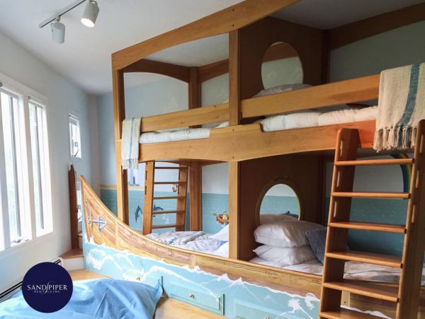 Cape Cod Home 995418