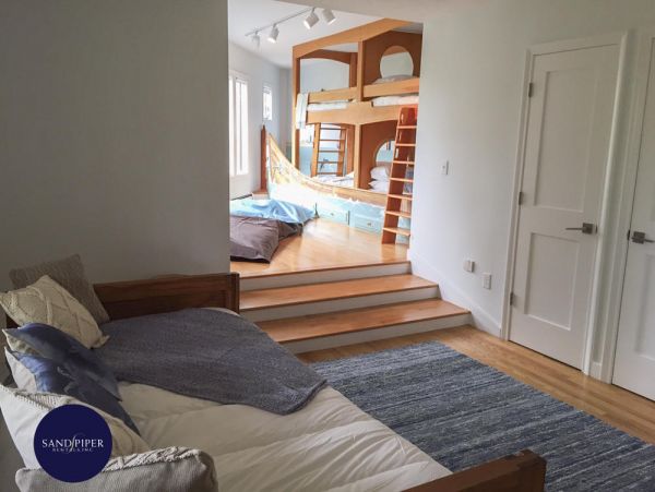 Cape Cod Home 995418