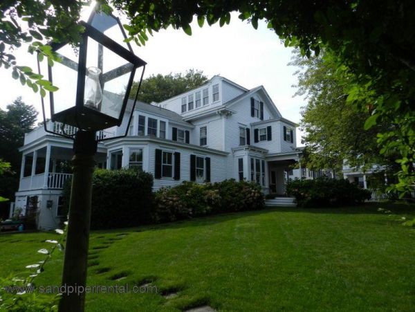 Cape Cod Home 995419