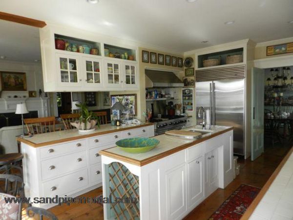 Cape Cod Home 995419